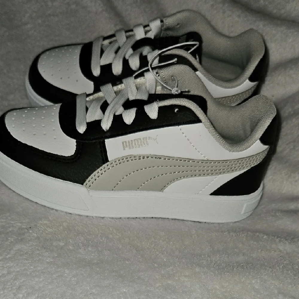 Puma Kids Black White Gray Court Sneakers Casual Sporty Low-Top Design Size 12 - Picture 2 of 10